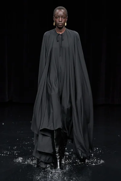 Look 25